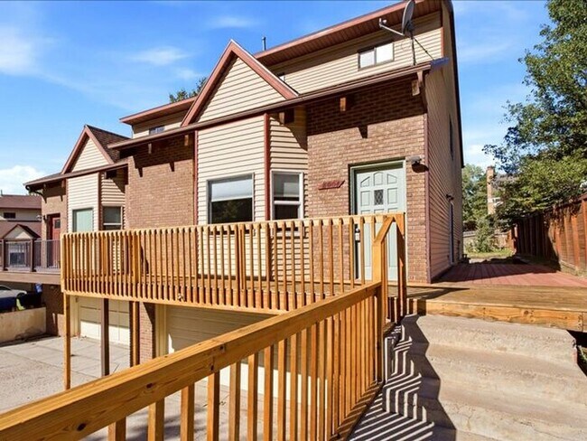 Foto del edificio - Cottonwood Heights 5 bed 3 bath Twin Home