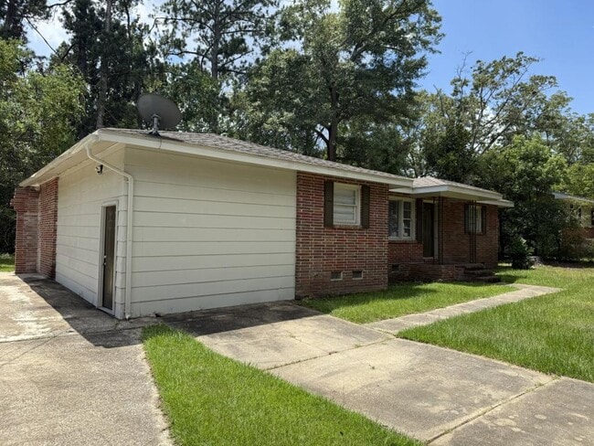 Building Photo - 1210 Judson St
