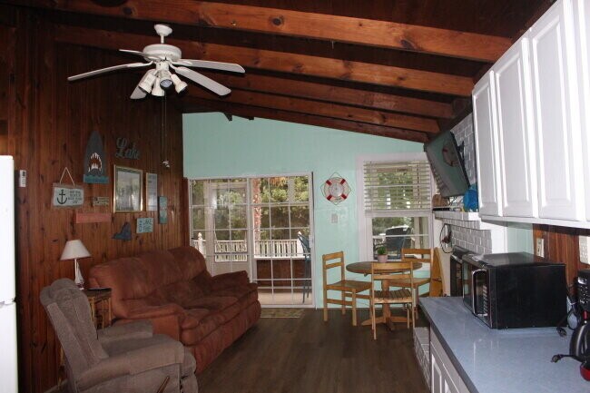 Foto del edificio - 1725 Cuscowilla Ln