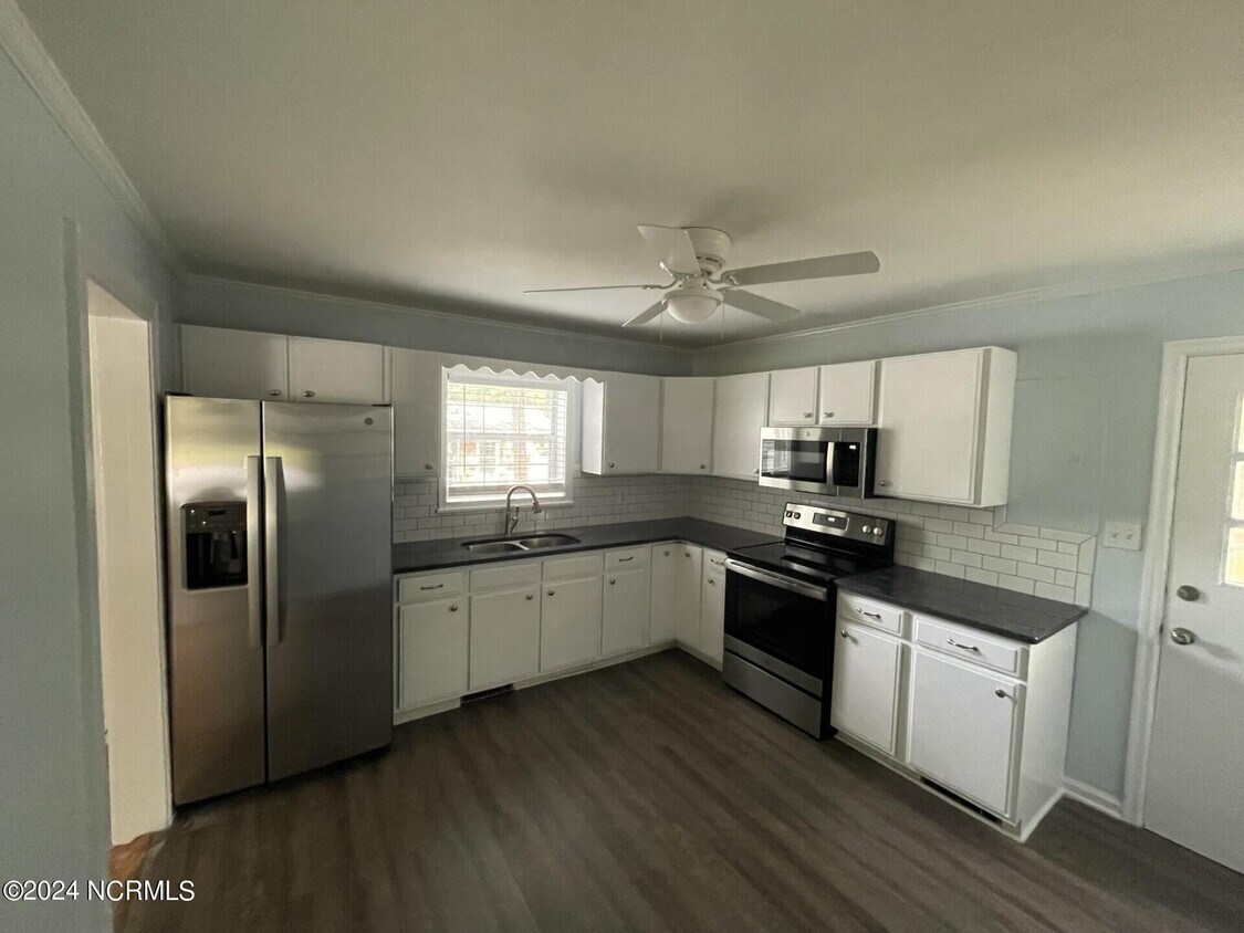 Foto del edificio - 1612 Longwood Dr