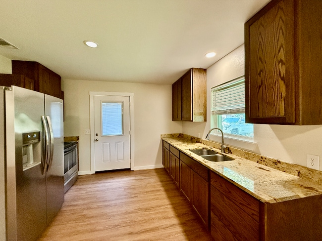 Building Photo - 3906 US-69
