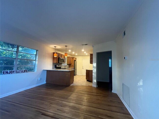 Foto del edificio - 1315 E Central Blvd