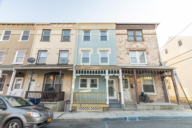 Building Photo - 118 S 3rd St
