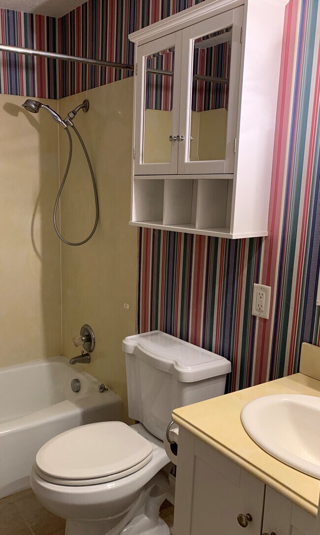 Baño - 1910 Alvin St