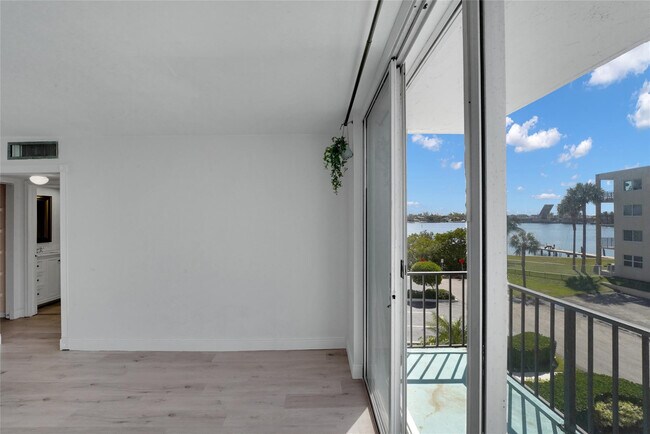 Foto del edificio - 301 Croton Ave