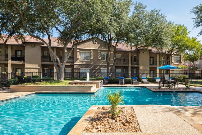 Building Photo - Aventura Cimarron