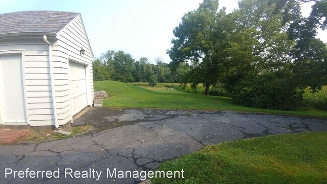 Building Photo - 1867 Donegal Springs Rd