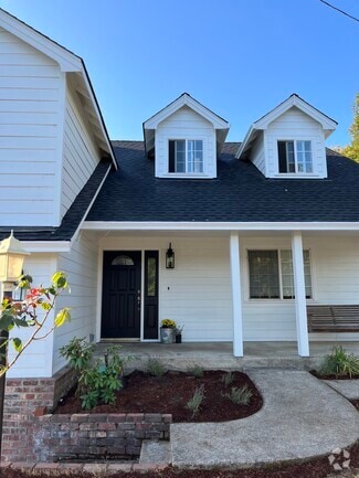 2143 SE Douglas Ave