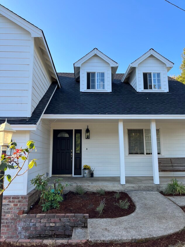 Front Porch - 2143 SE Douglas Ave