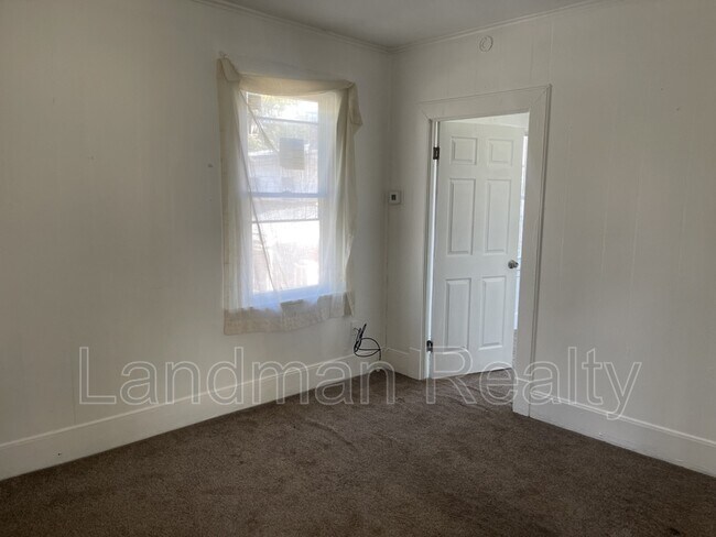 Building Photo - 1615 Cedar St