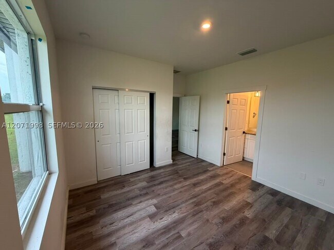Building Photo - 2409 Ansel Ave S