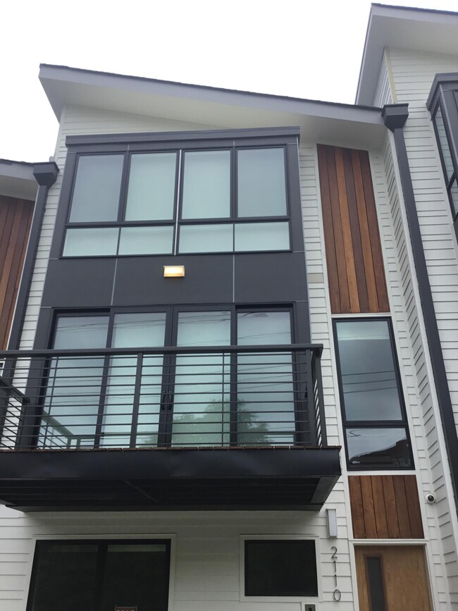 Foto del edificio - 2128 9th Ave N