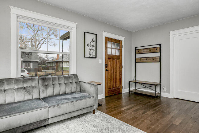 Foto del edificio - 2117 W Jefferson St