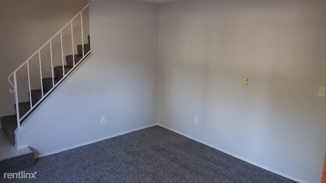 Foto del edificio - 2 br, 1.5 bath Townhome - 8124 110th St E