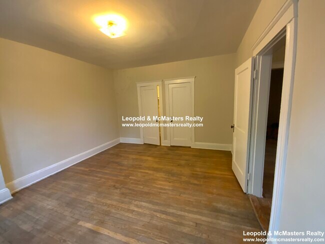 Foto del edificio - 93 Longwood Ave
