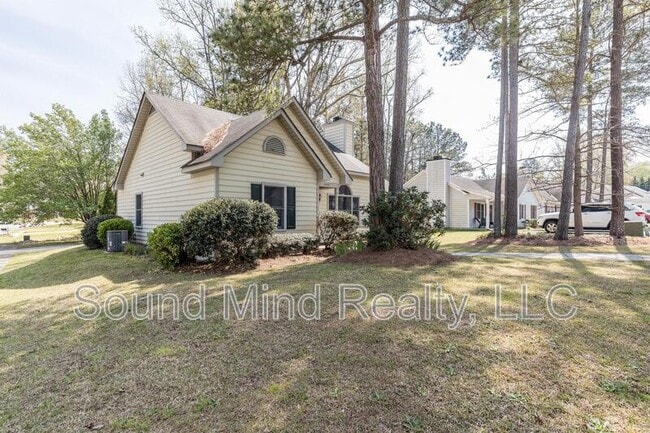 Foto del edificio - 2145 Tanglewood Rd