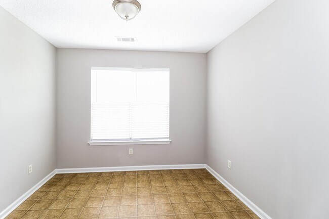 Building Photo - 1052 Cross Wood Ln
