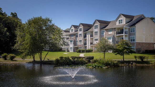 Building Photo - 323 Charles Pond Dr
