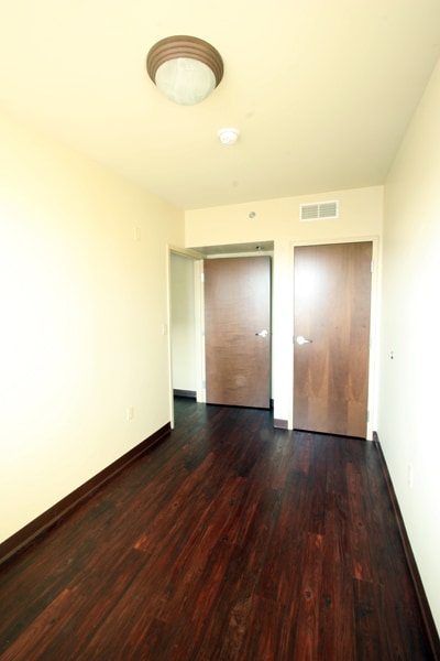 Dormitorio 2 - 152 W Main St