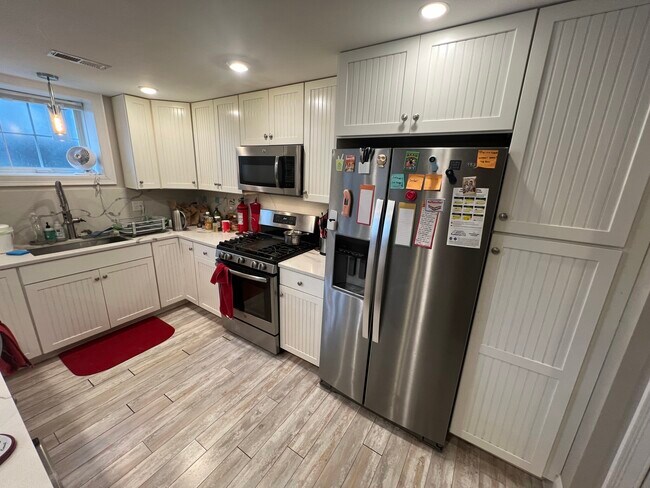 Building Photo - 118 Holland St