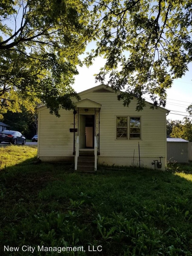 Primary Photo - 2 br, 1 bath House - 1901 S Hawthorne Ave