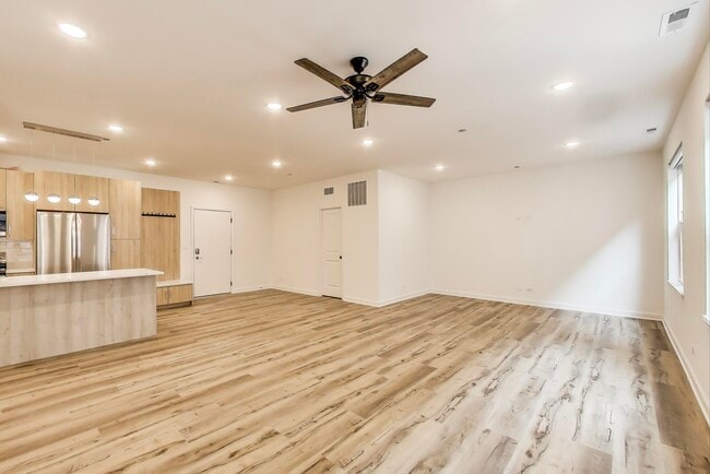 Building Photo - 5126 S Kenwood Ave