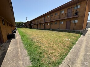 Building Photo - 808 Safady Ave