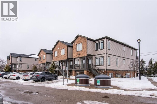 Building Photo - 42 W Acres Crescent