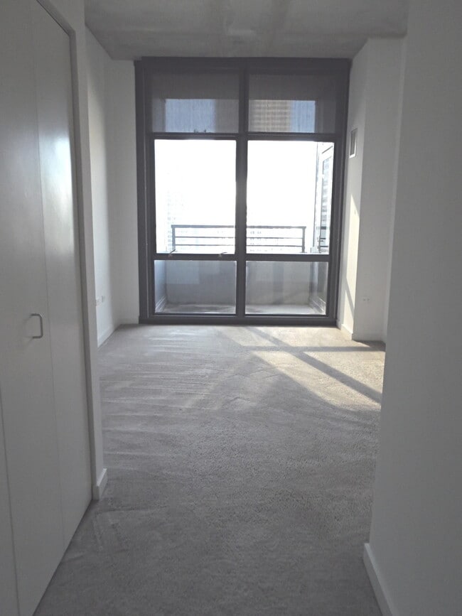 Building Photo - 235 W Van Buren St