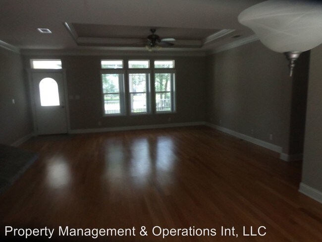 Building Photo - 925 N Rossiter St