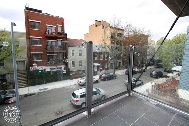 Building Photo - 150 Newell St