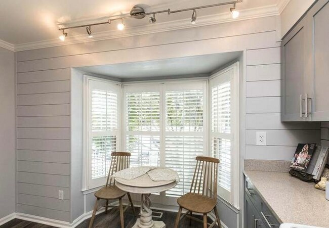 Foto del edificio - 493 Colonial Ridge Ln