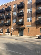 Building Photo - 2915 N Clybourn Ave