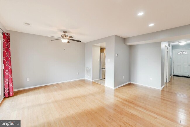 Foto del edificio - 5769 Yellowrose Ct