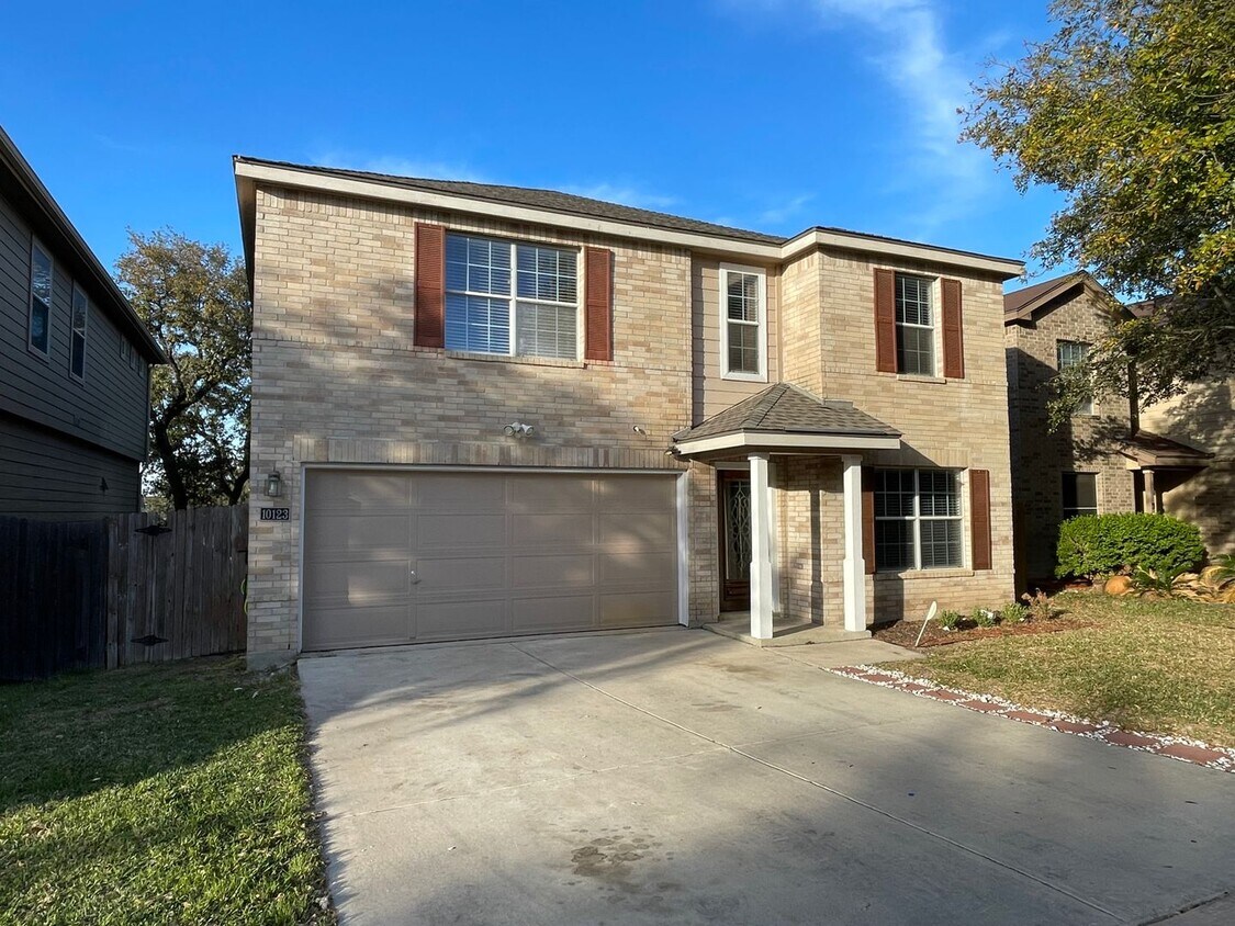 Primary Photo - Stunning 2-story, 4-bedroom, 2.5-bathroom ...