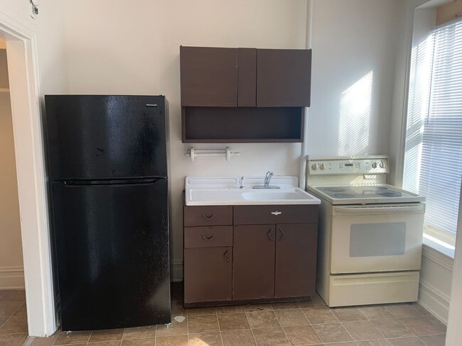 Building Photo - Available Now! Studio Apartment