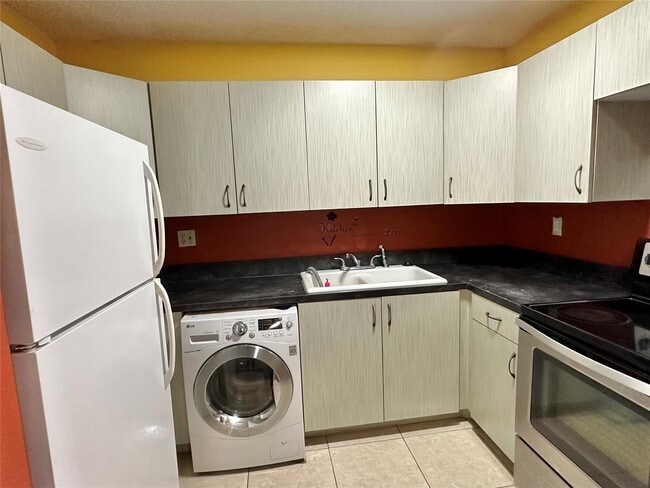 Foto del edificio - 11622 Royal Palm Blvd