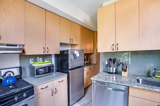 Building Photo - 364 Clinton St