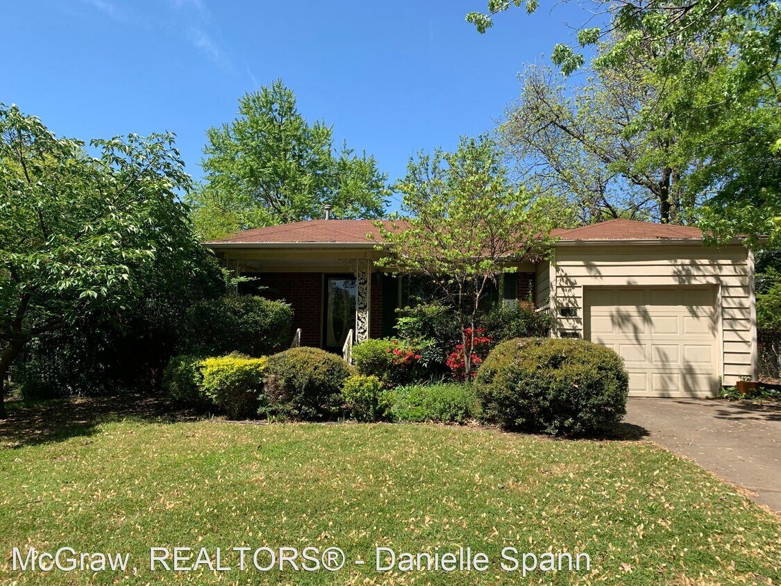 Primary Photo - 3 br, 1.5 bath House - 2668 S Vandalia Ave.