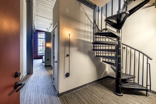 Escalera de caracol - Pac10 Lofts