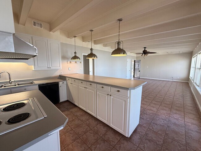 Building Photo - Lake House for Rent!  3BD/2B Home on Long ...