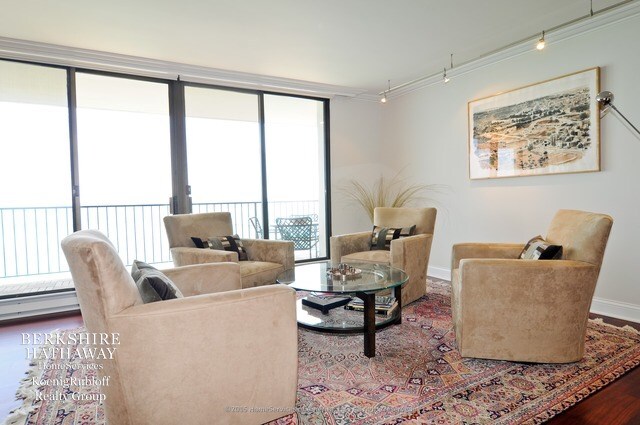 Foto del edificio - 1212 N Lake Shore Dr