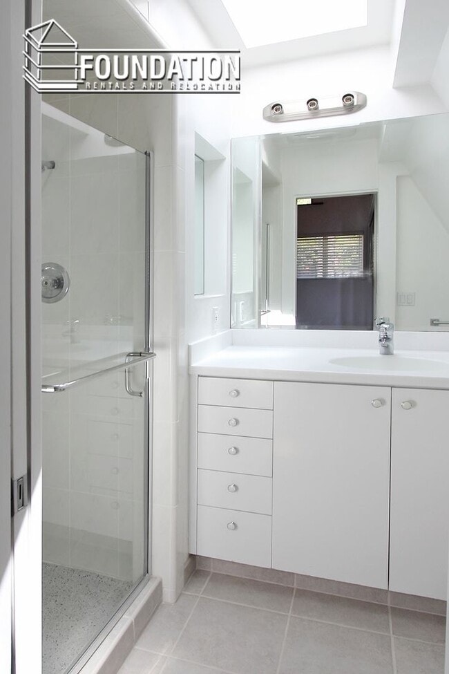 Building Photo - 1 br, 1 bath House - 105 3rd Street #4