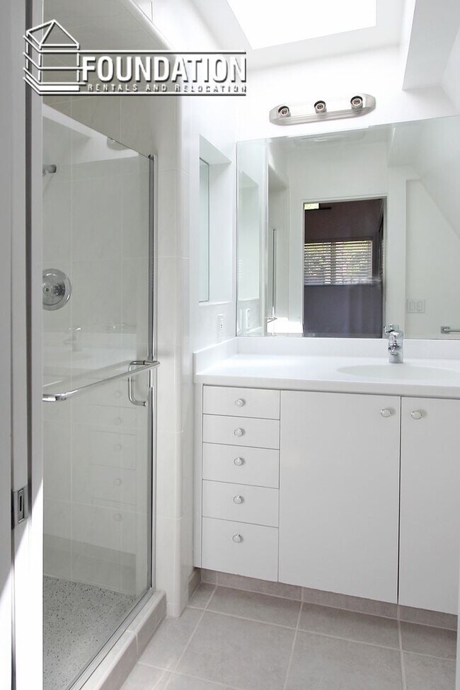 Foto del edificio - 1 br, 1 bath House - 105 3rd Street #4