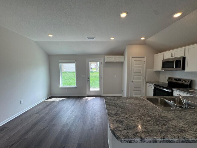 Foto del edificio - 518 N Pear St