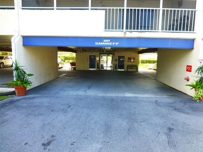 Foto del edificio - 5557 Sea Forest Dr