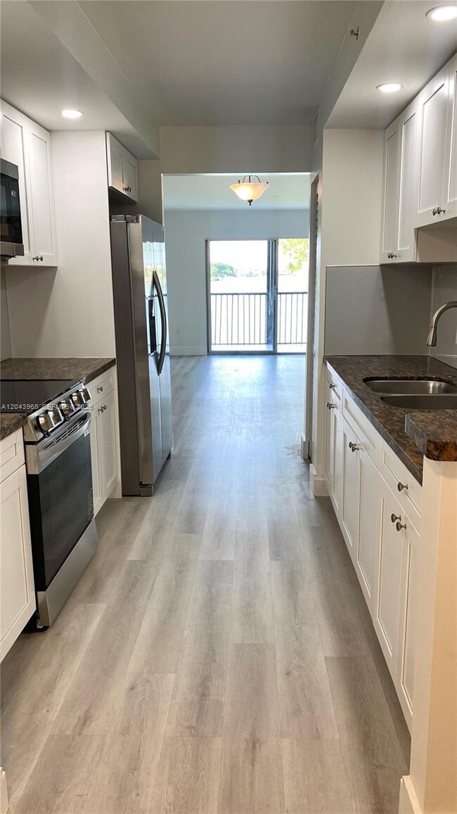 Foto del edificio - 13800 SW 5th Ct