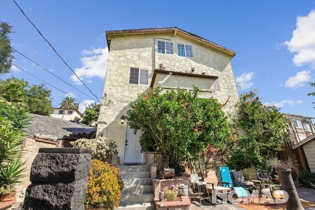 Building Photo - Serene Retreat in Hills - Close to Downtown