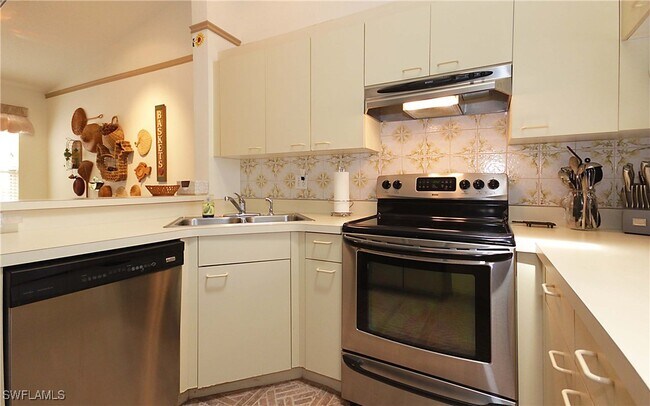 Foto del edificio - 402 Emerald Bay Cir