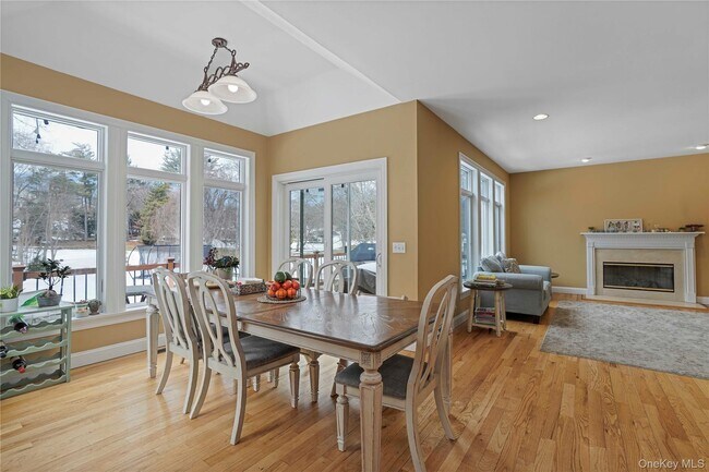 Building Photo - 484 Rosedale Ave